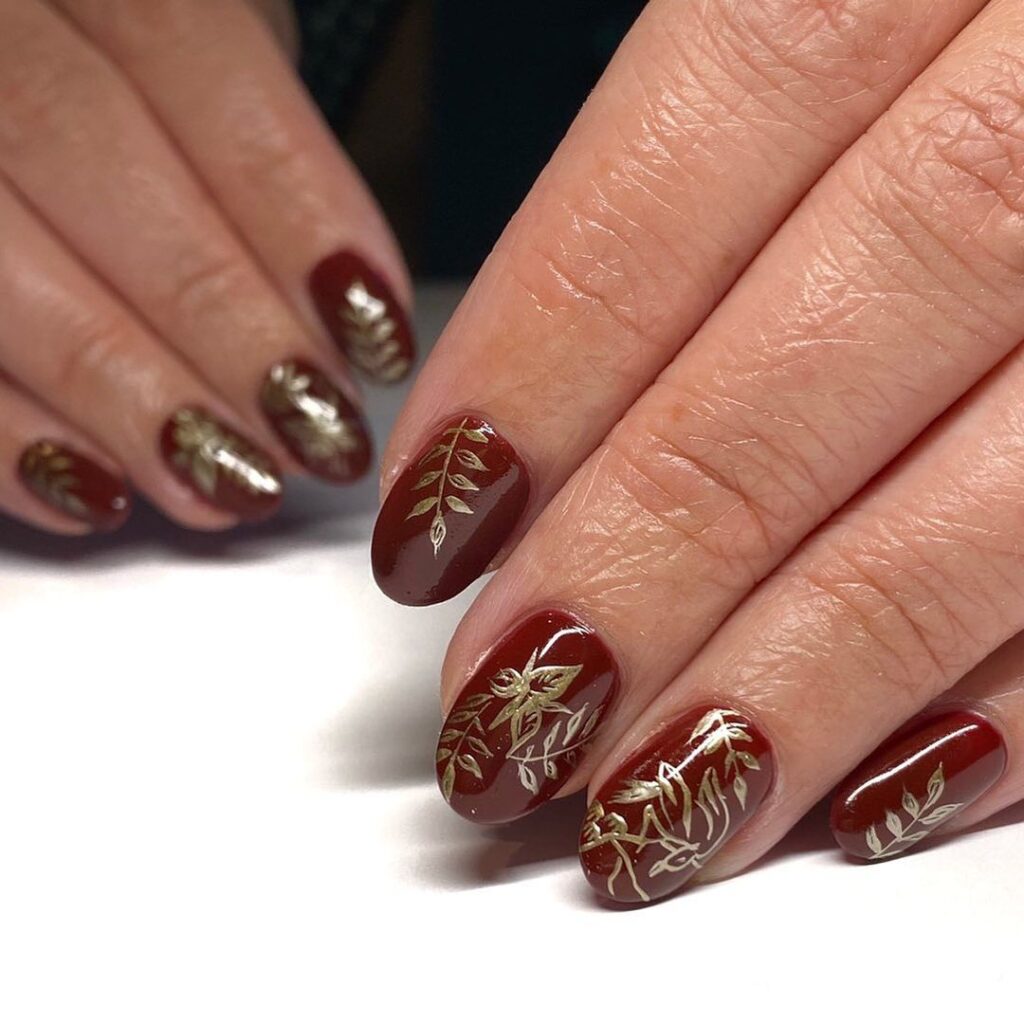 Gold Christmas Nail Designs