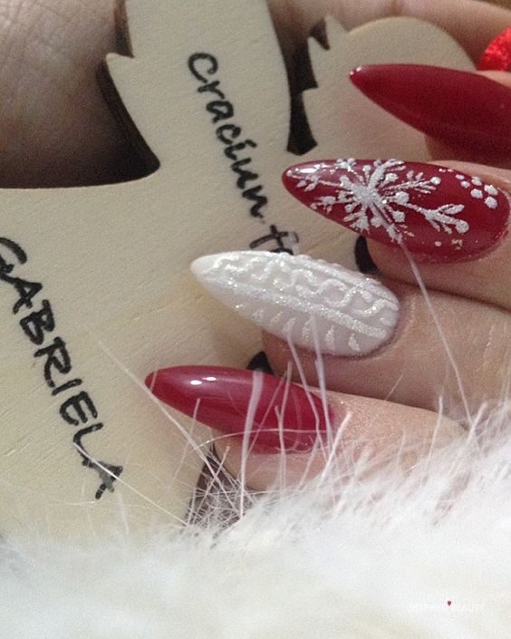 Stiletto Christmas Nails Ideas