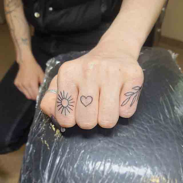 40 Coolest Finger Tattoos Ideas For Men 14