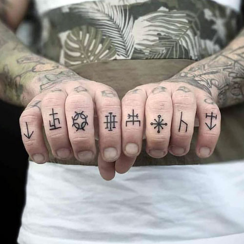 40 Coolest Finger Tattoos Ideas For Men 42