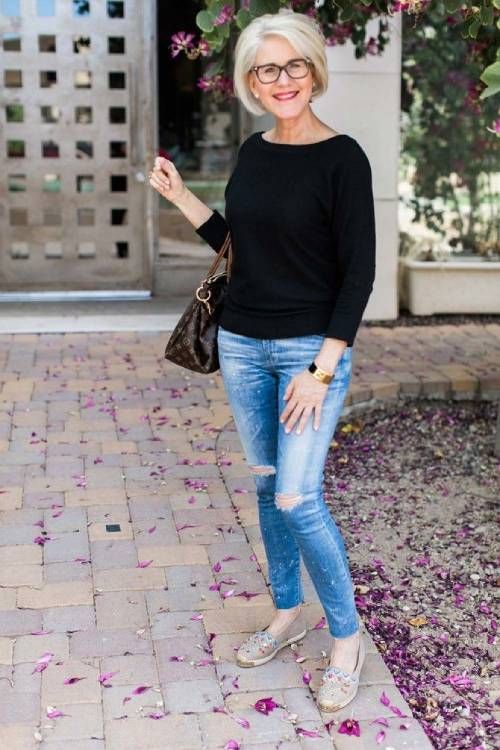 Stylish Summer Outfits for Women Over 50 13