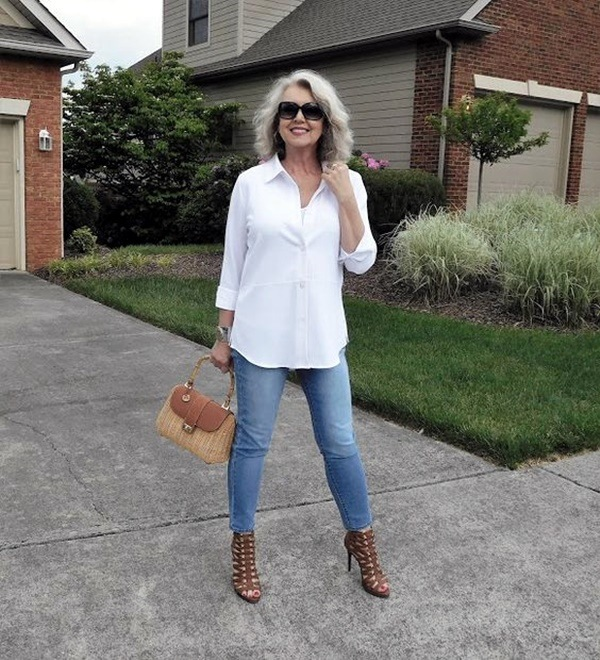 Stylish Summer Outfits for Women Over 50 4