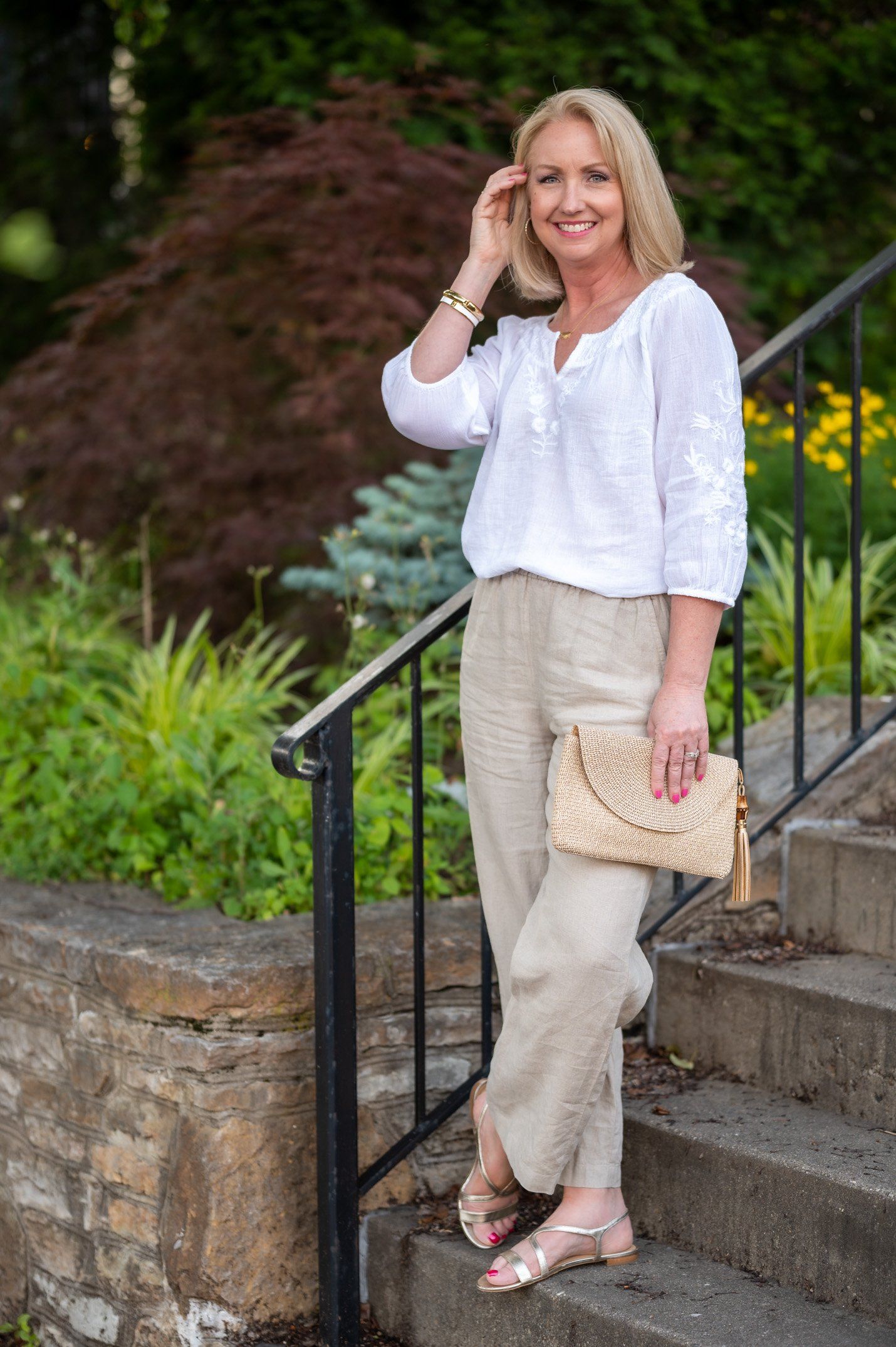 Stylish Summer Outfits for Women Over 50 8