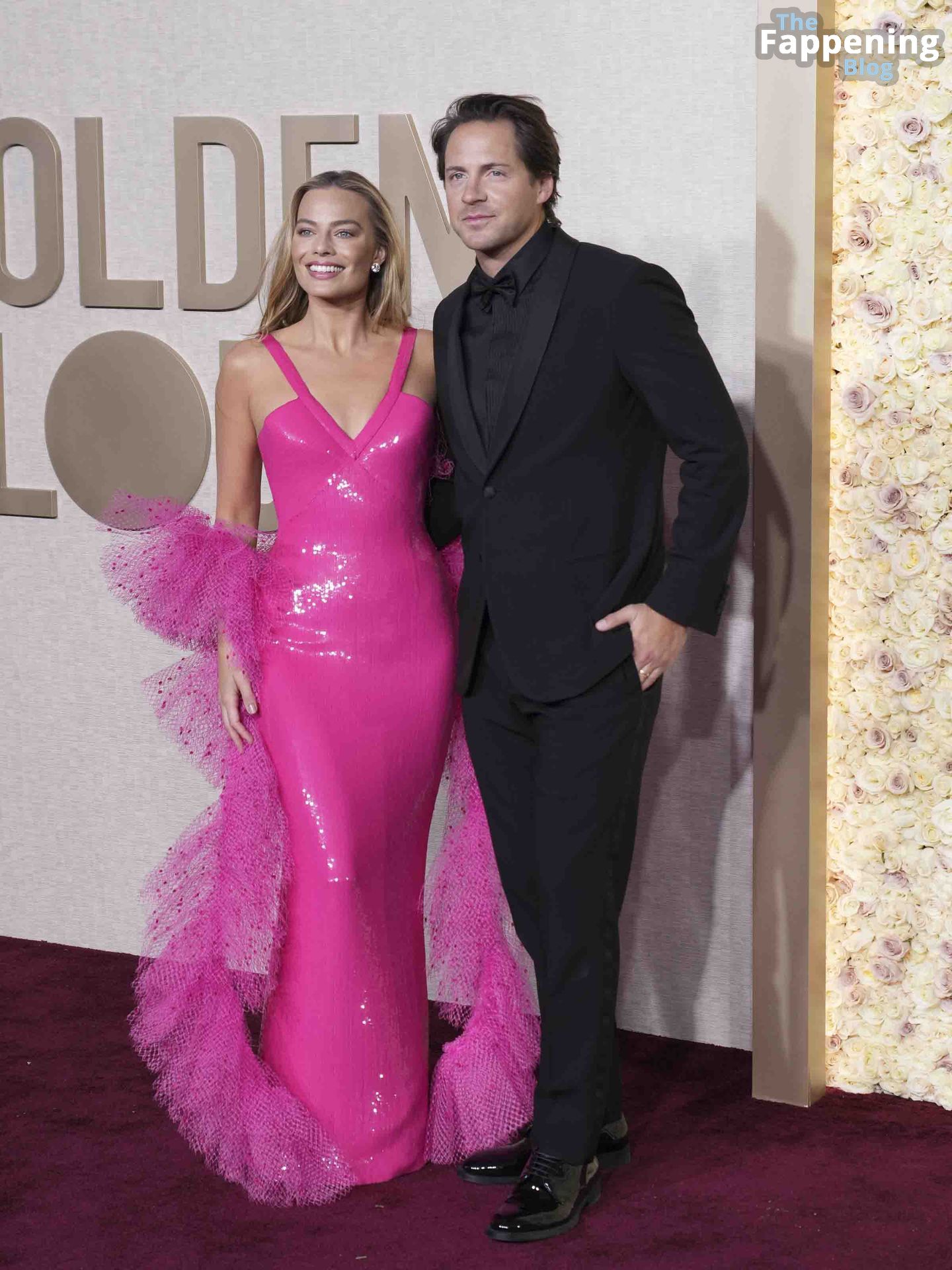 Margot Robbie Looks Beautiful in a Pink Dress 008