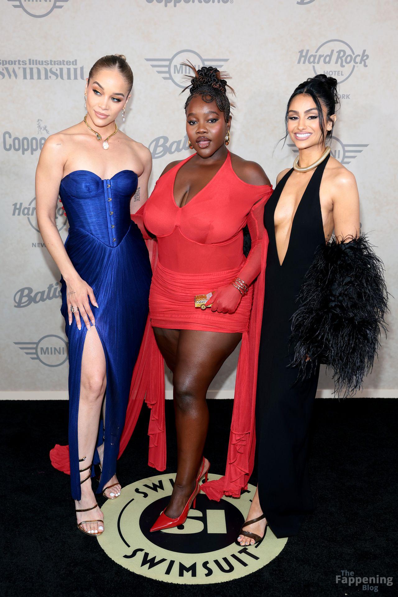 Jasmine Sanders's outfit in a Blue Dress in NY 002