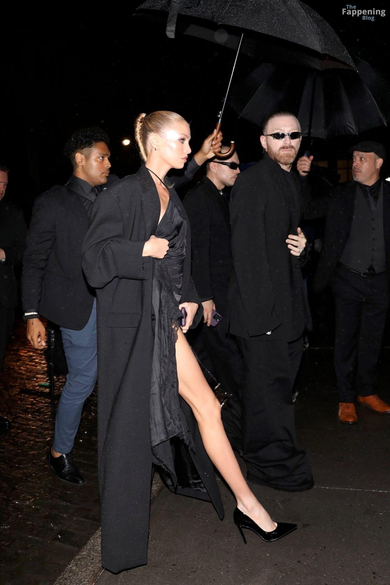 Model Stella Maxwell's outfit at Met Gala 007