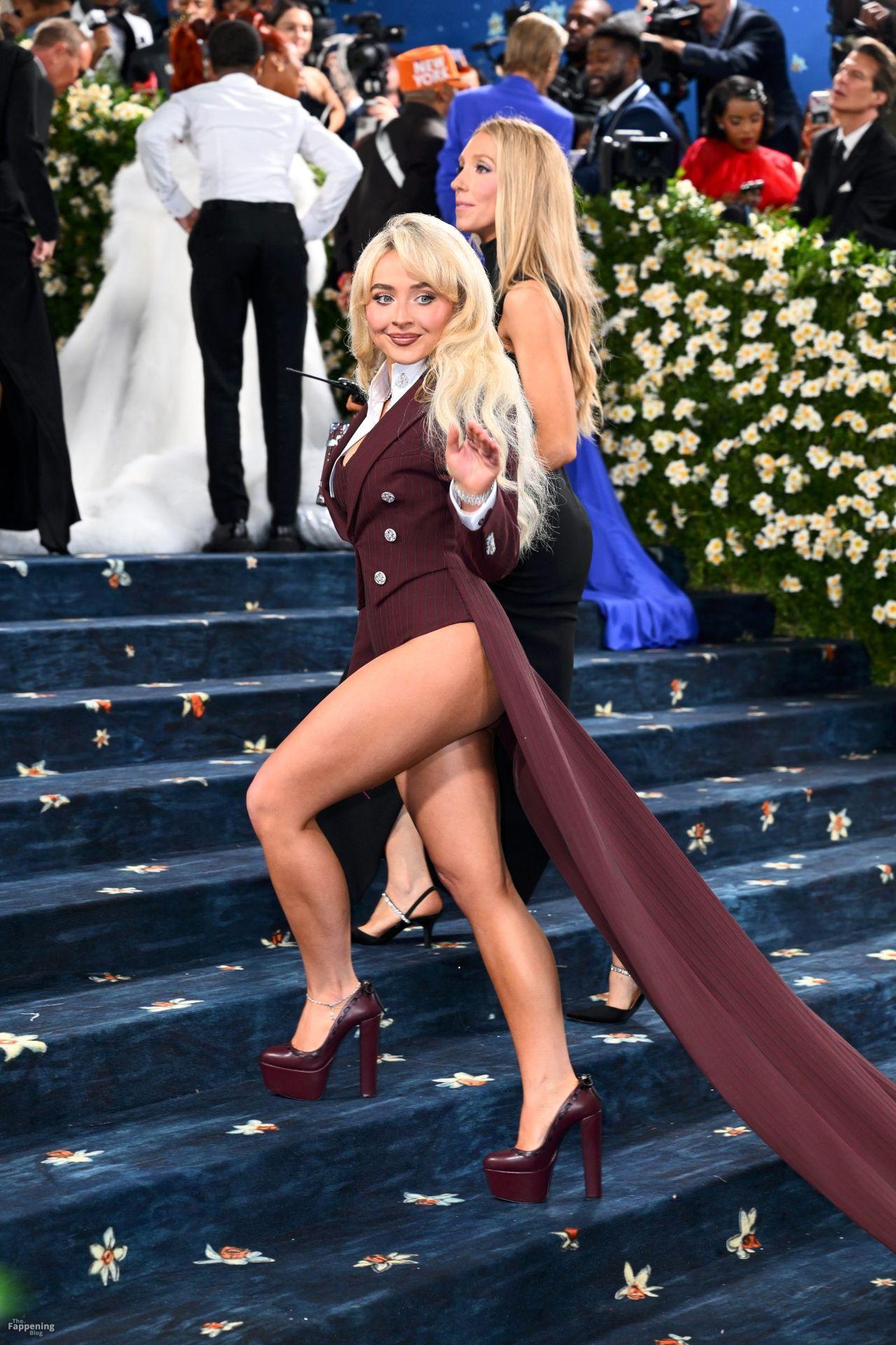 Sabrina Carpenter's outfit at the 2025 Met Gala 013