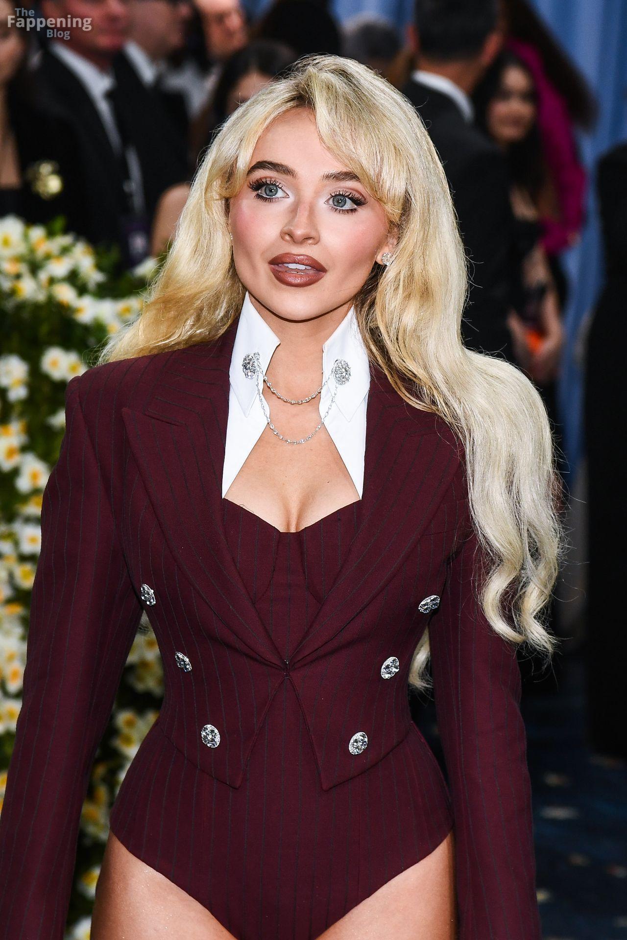 Sabrina Carpenter's outfit at the 2025 Met Gala 020